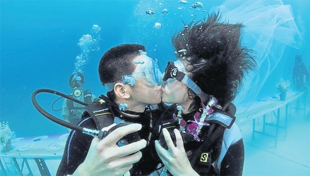 Trang Underwater Wedding Ceremony 2013-Bangkok PostLifestyle